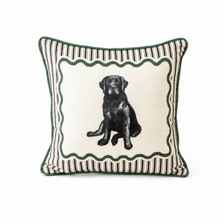 BLACK LAB WIGGLE PILLOW WITH PIPING WREATH