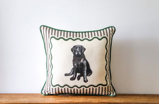 BLACK LAB WIGGLE PILLOW WITH PIPING WREATH